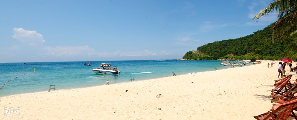 Biển xanh, cát trắng, nắng vàng là đây