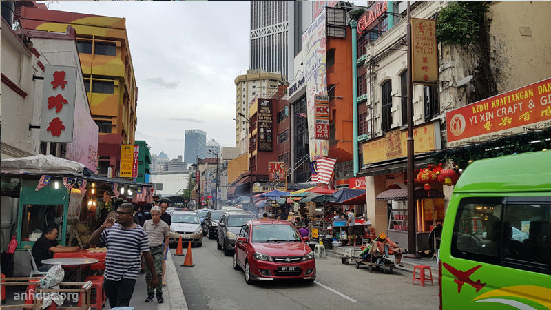 Đường phố khu Chinatown ở Kuala Lumpur